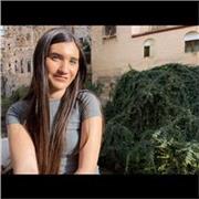 Soy Maribel llevo tiempo dedicándome a la enseñanza y me encanta los niños. Me gusta poder ayudarles en su aprendizaje